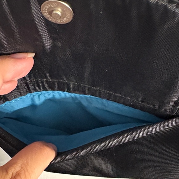 Travelon Anti-theft Classic Black Crossbody Bag - Picture 11 of 15